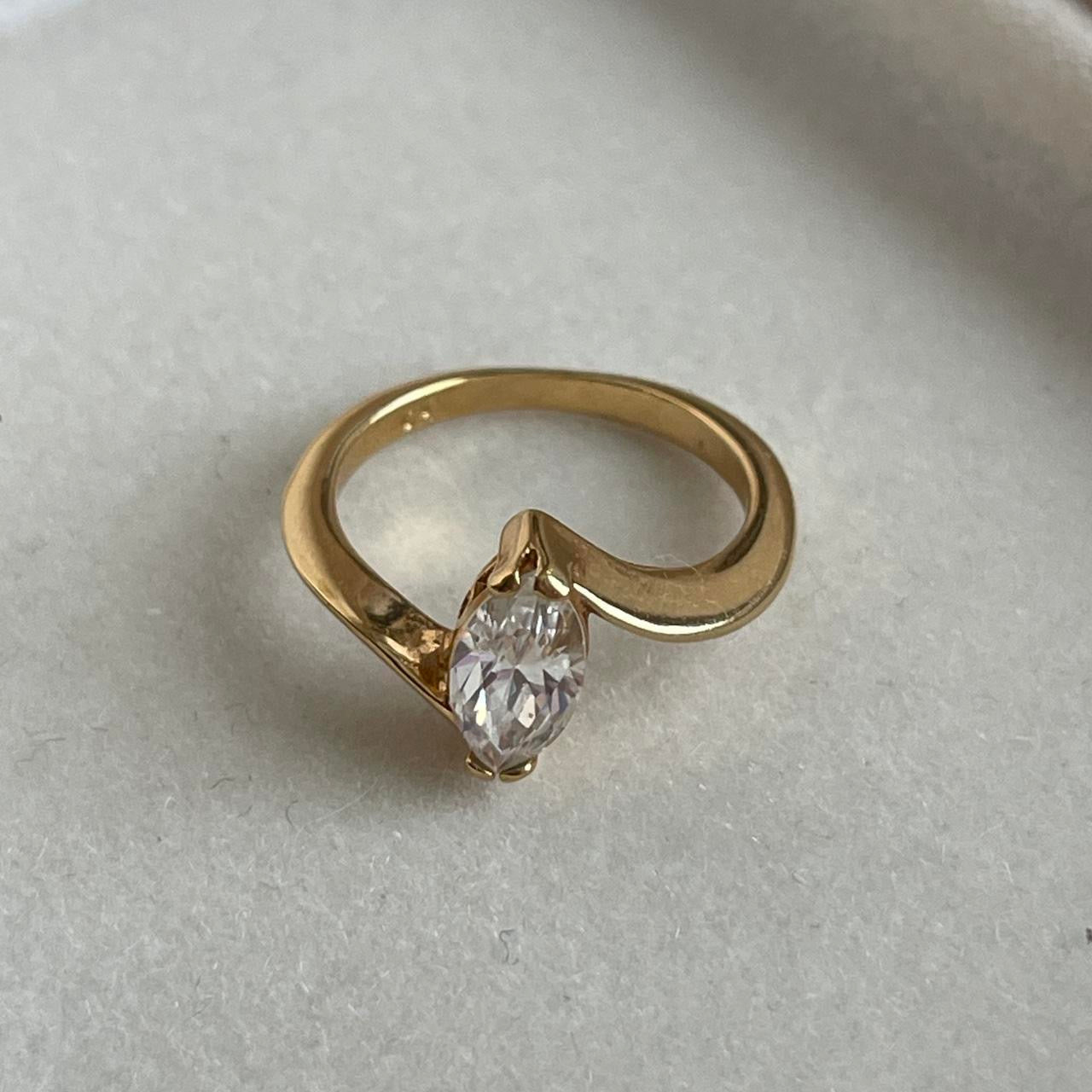 Vintage gold tone silver solitaire rhinestone ring