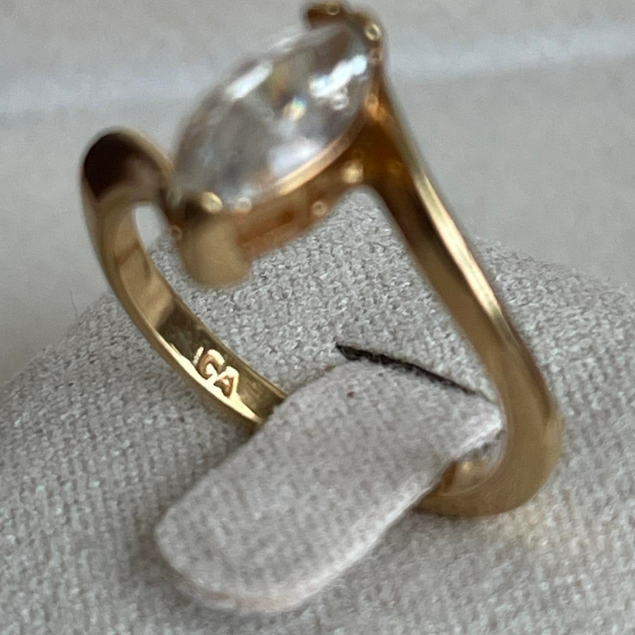 Vintage gold tone silver solitaire rhinestone ring