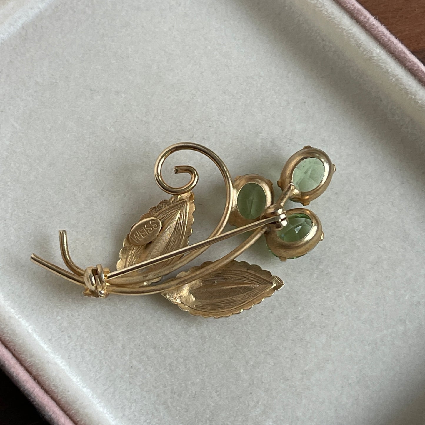 Weiiss gold tone floral brooch green glowy rhinestones