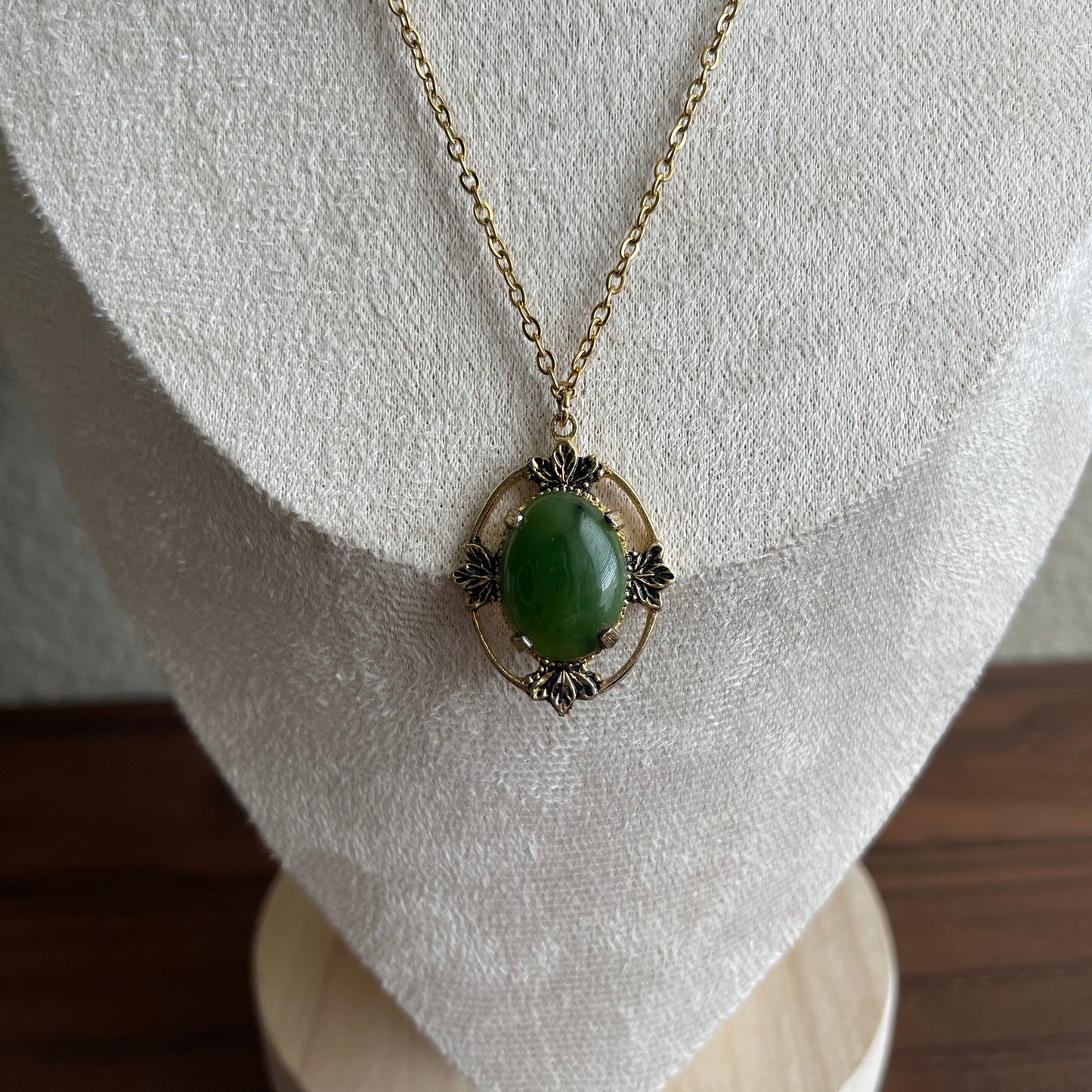 Vintage Earthy Jade Cabochon Necklace