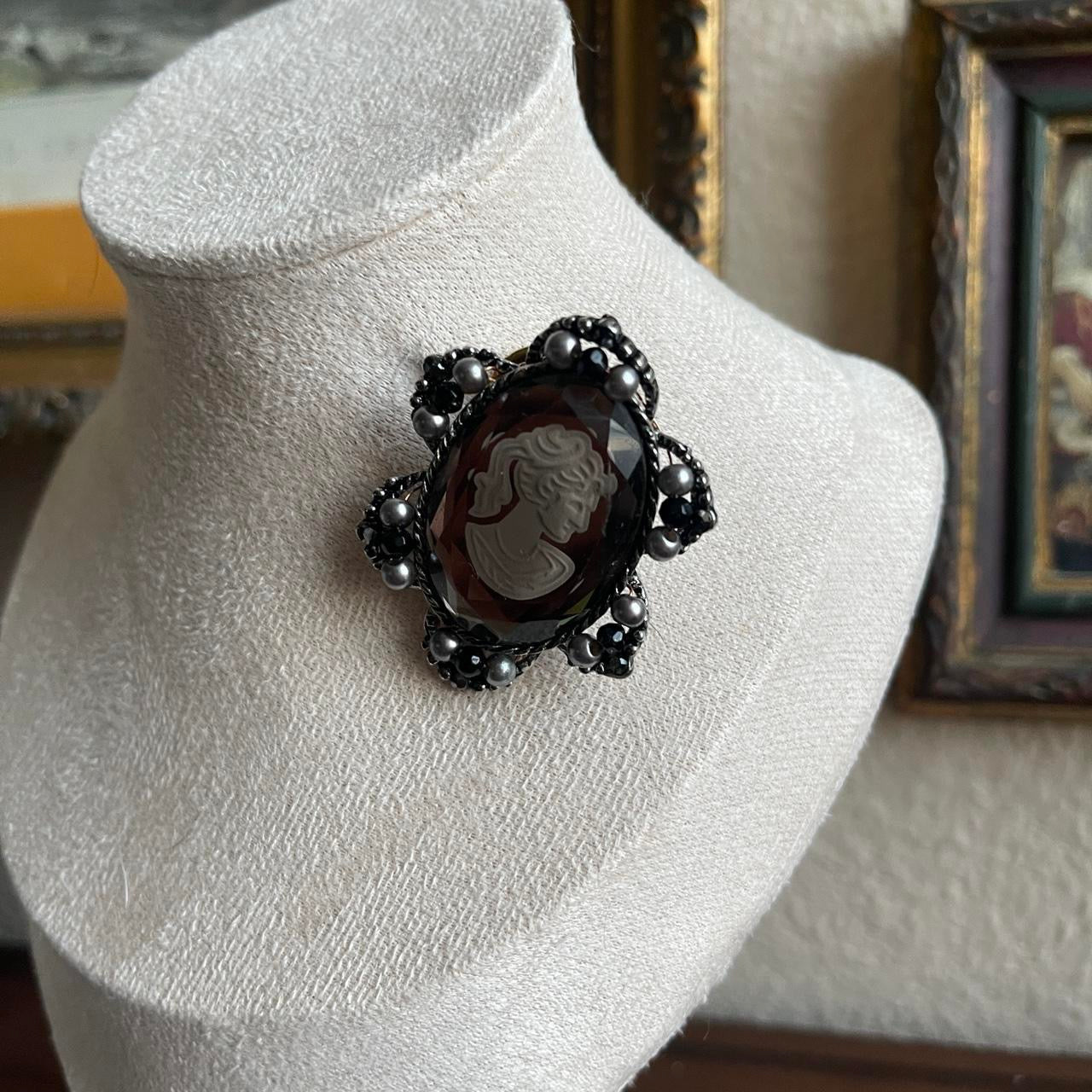 Vintage Style clear Black Intaglio Cameo Brooch Pin with Pendant Hardware Scalloped Setting