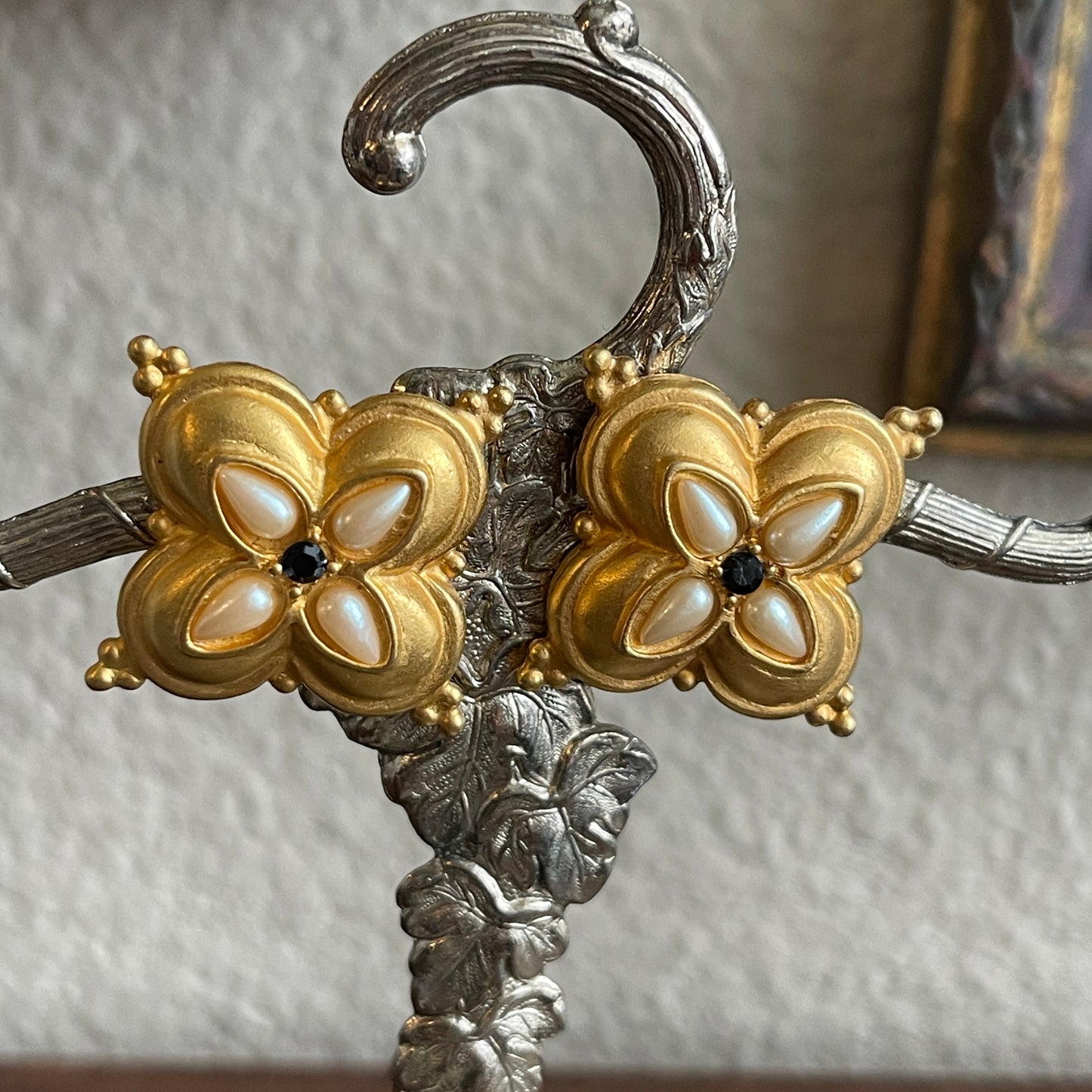 Vintage gold tone with pearl detail clip on earrings