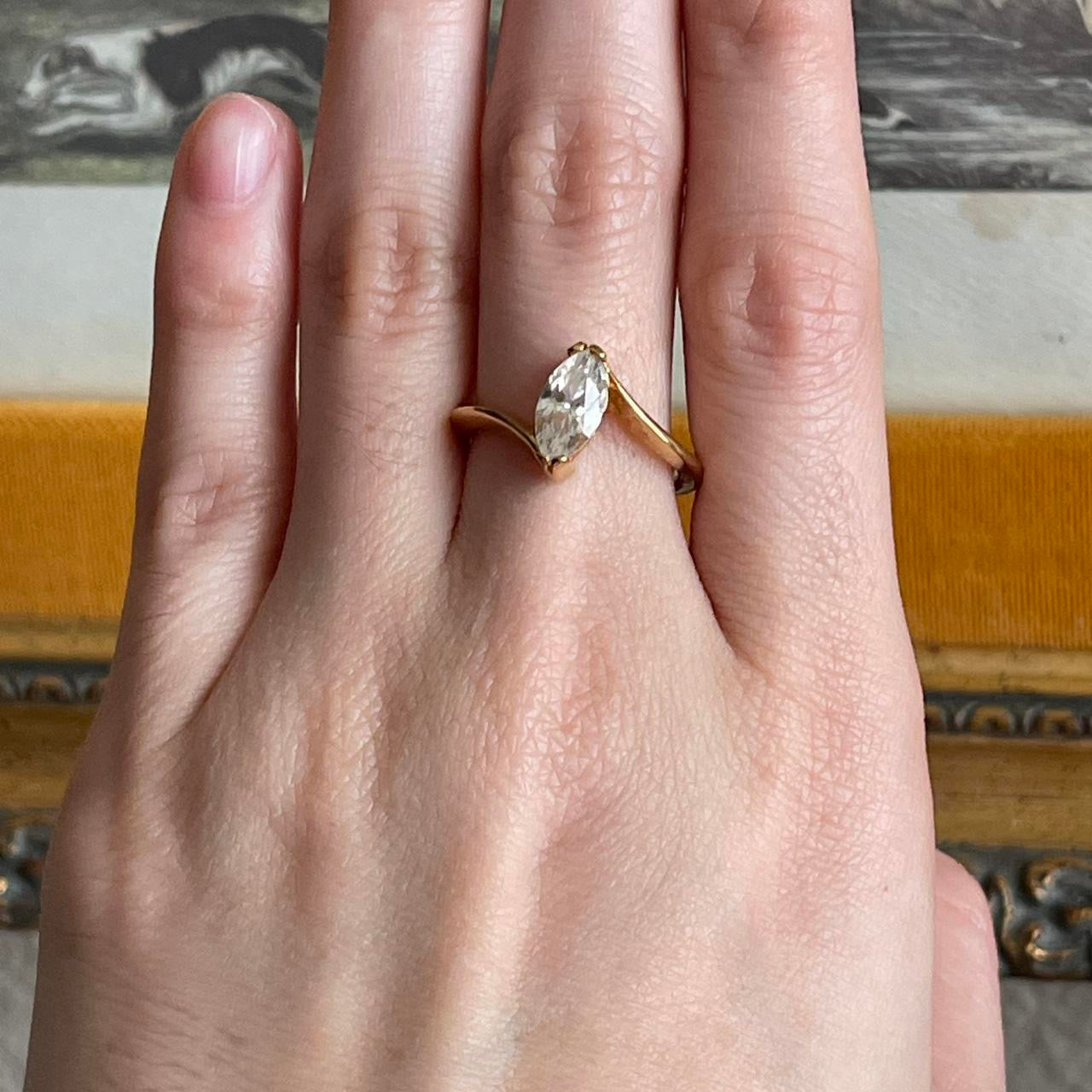 Vintage gold tone silver solitaire rhinestone ring