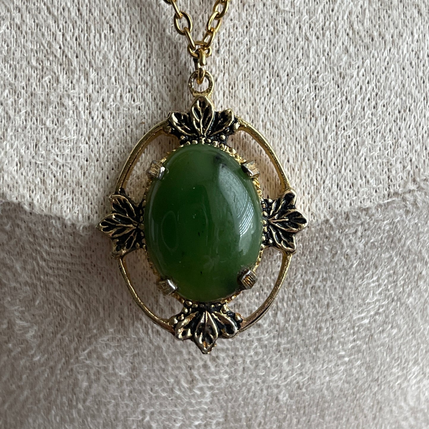 Vintage Earthy Jade Cabochon Necklace