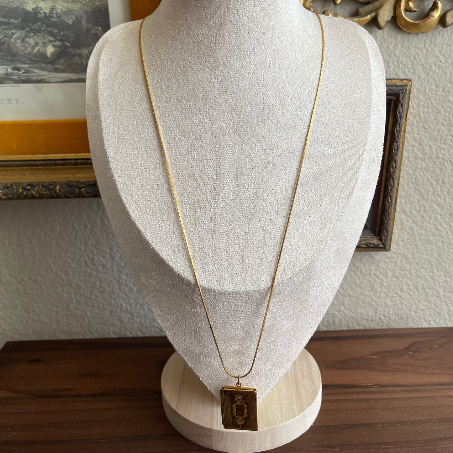 Vintage etch gold tone book locket pendant necklace