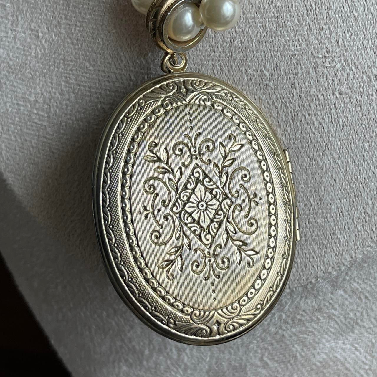 Vintage Large ornate glass cameo Locket with glass pearl necklace