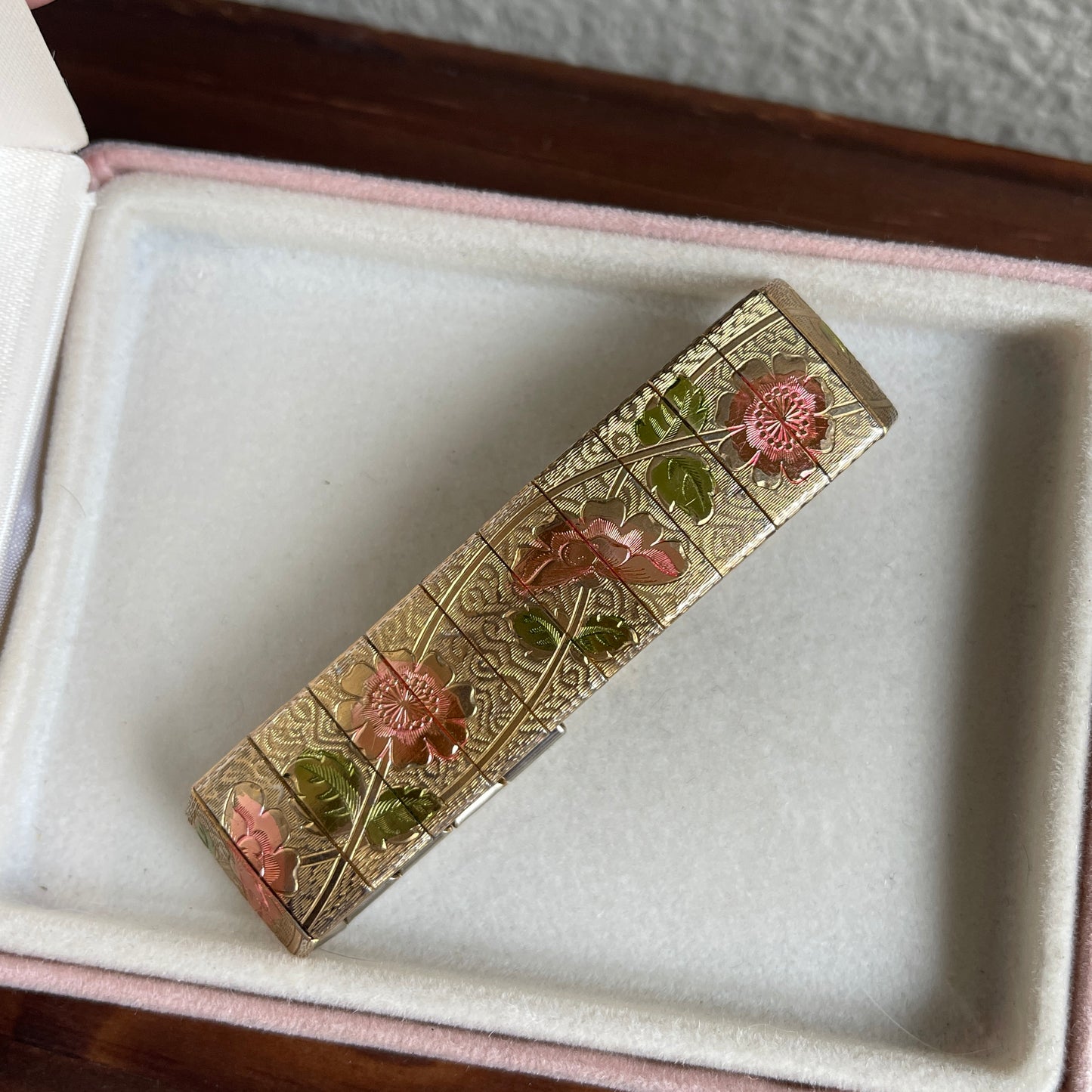 Vintage Gold Tone Floral Panels Mesh Bracelet