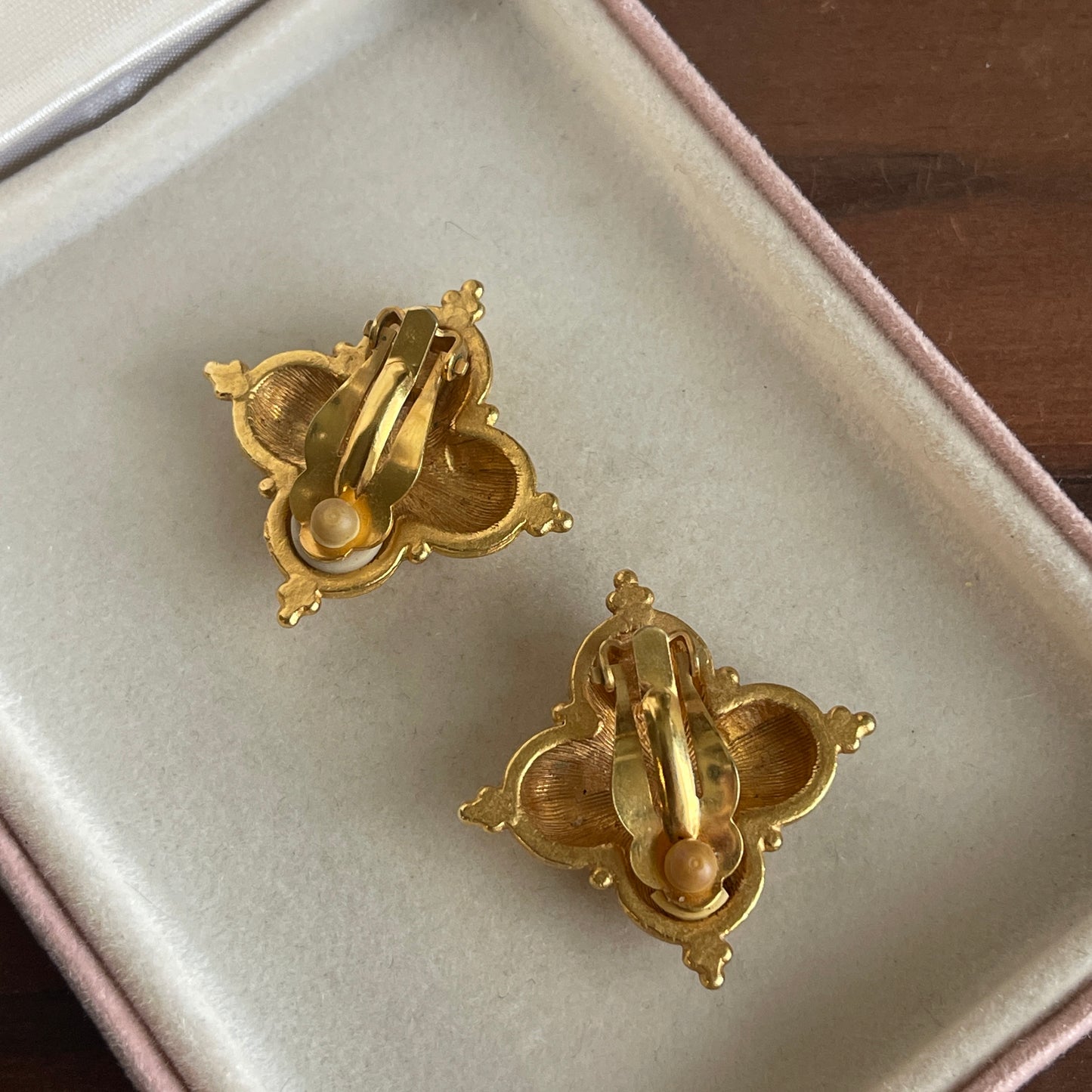 Vintage gold tone with pearl detail clip on earrings