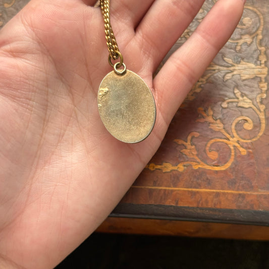 Vintage Brass Detailed Shell Cameo Pendant Necklace