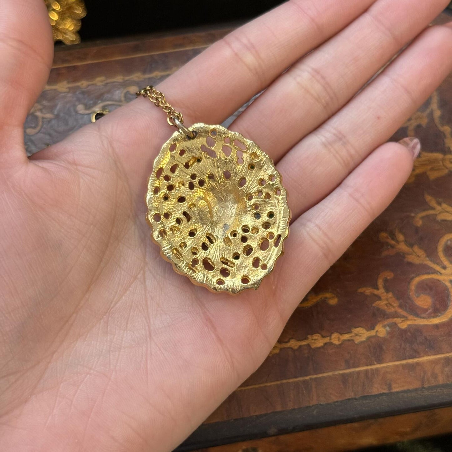 Vintage Gold tone Ornate Rose & green Stones Pendant Necklace