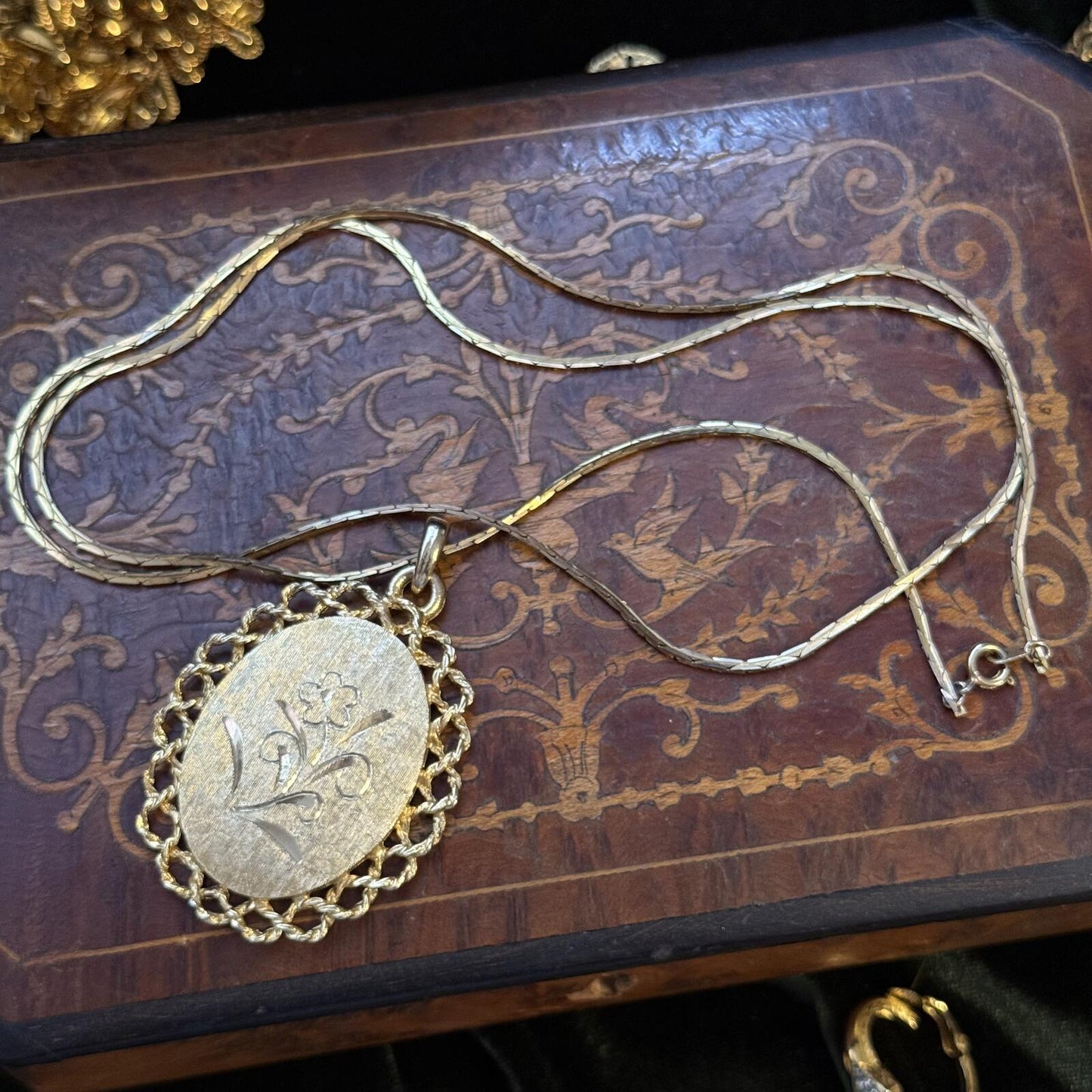 Vintage Gold Tone Etched Flower Pendant Necklace