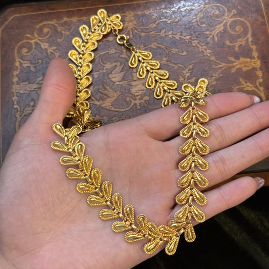Vintage Avon Gold Tone Flower Leaf 18" Necklace