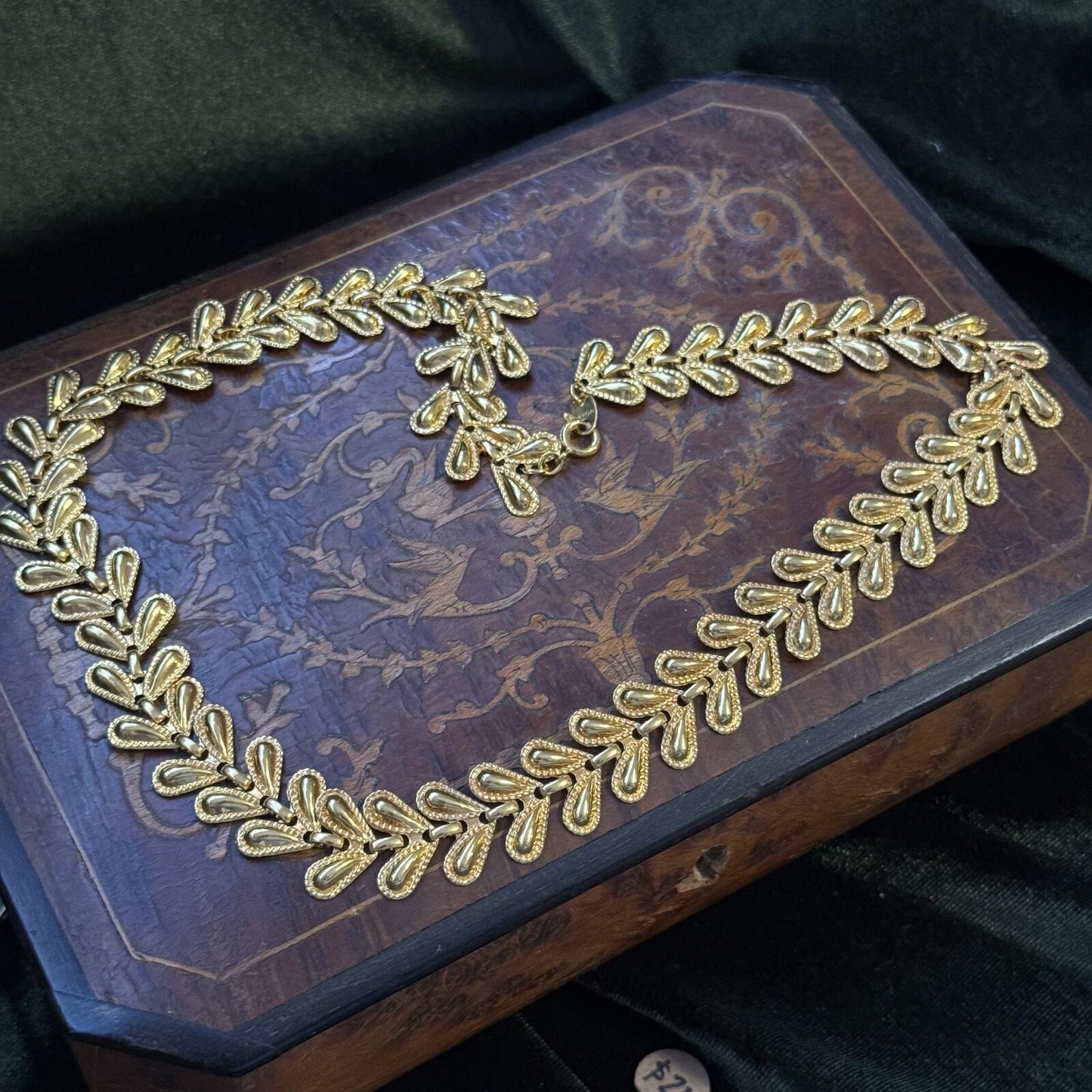 Vintage Avon Gold Tone Flower Leaf 18" Necklace
