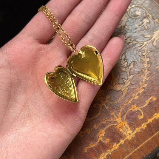 Vintage Style Gold Tone Detailed Heart Locket Necklace