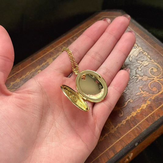 Vintage Style Gold Tone Oval Locket Necklace