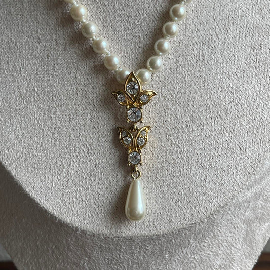 Vintage faux peal & rhinestone necklace