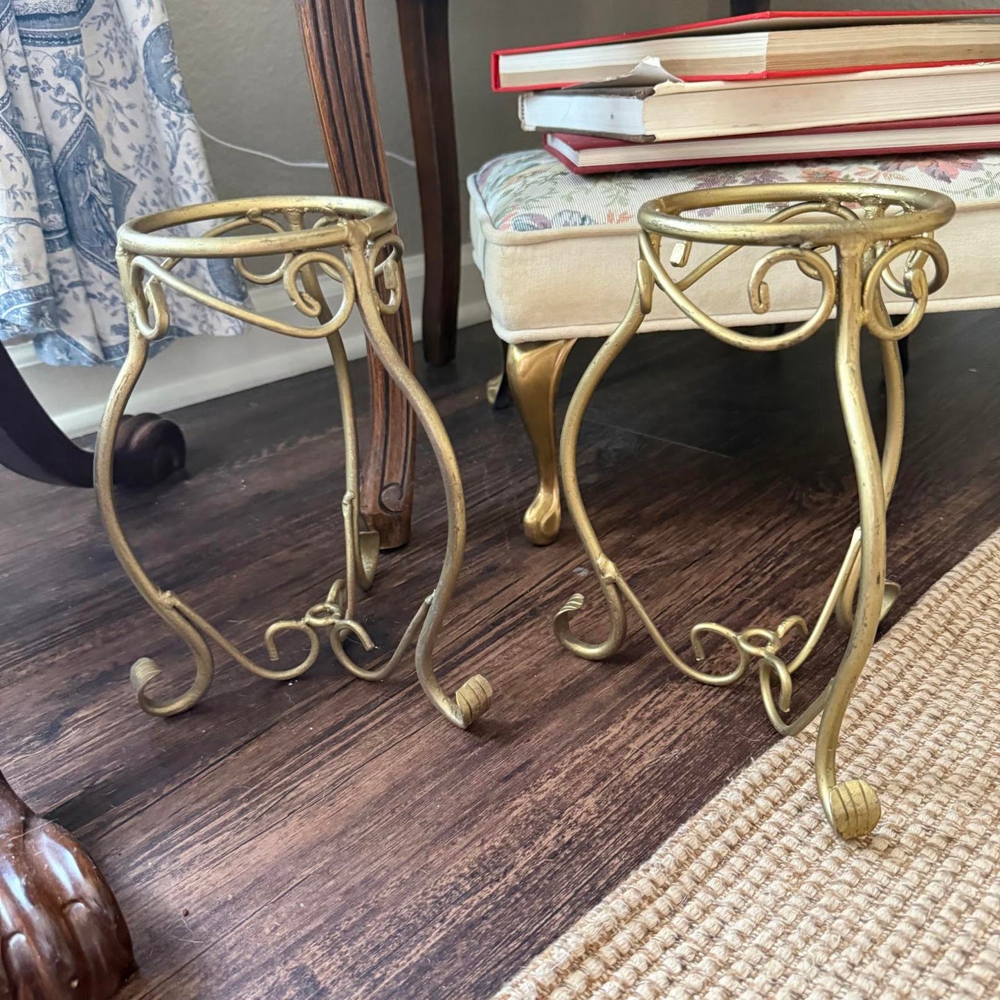Vintage Gold Spiral Metal Stand