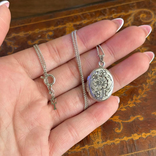Vintage Crown Triffari Oval Locket Flowers pendant Necklace