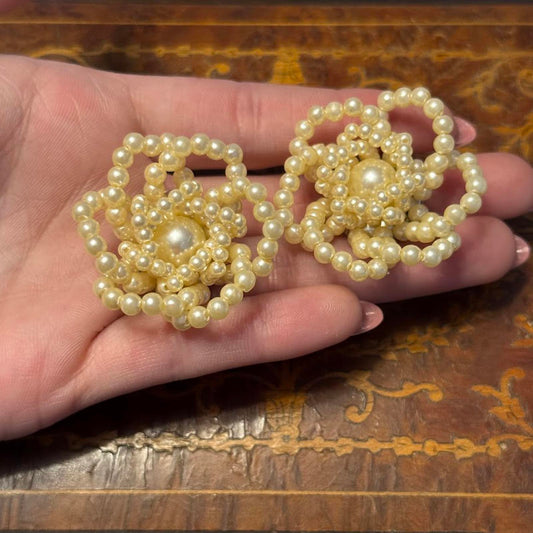 Vintage faux cream pearls flower pearl clip on earrings