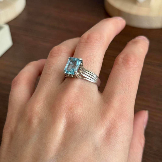 Sterling silver blue topaz ring