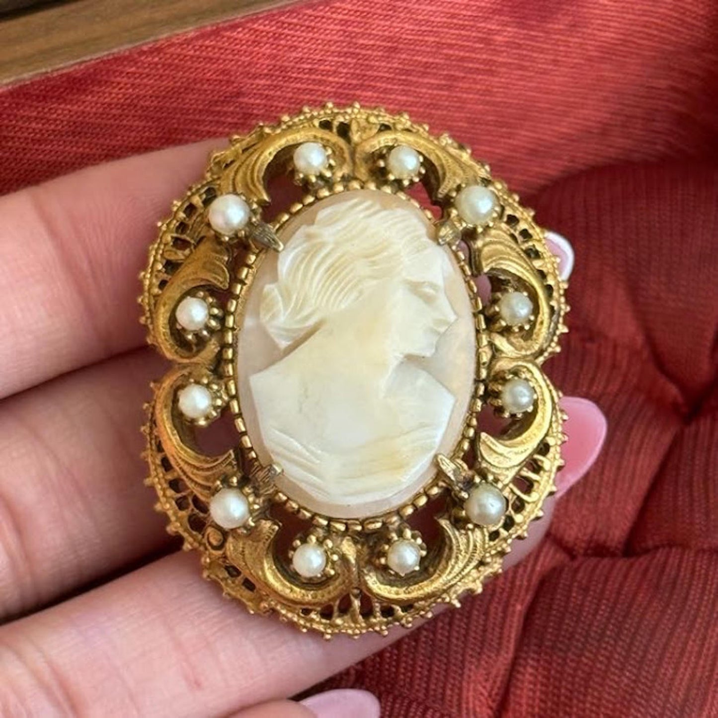 Vintage Florenza Shell Cameo Pendant Brooch
