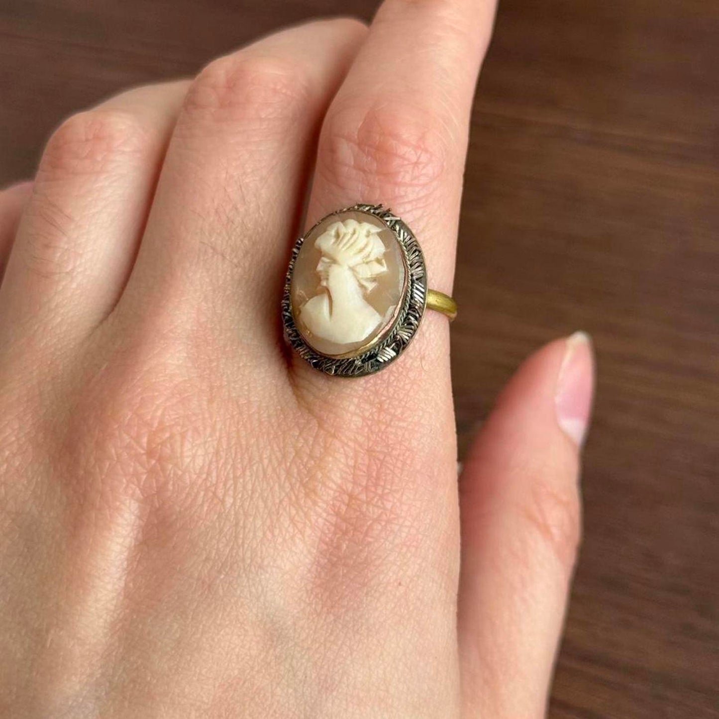 Vintage Shell Cream and brown cameo ring