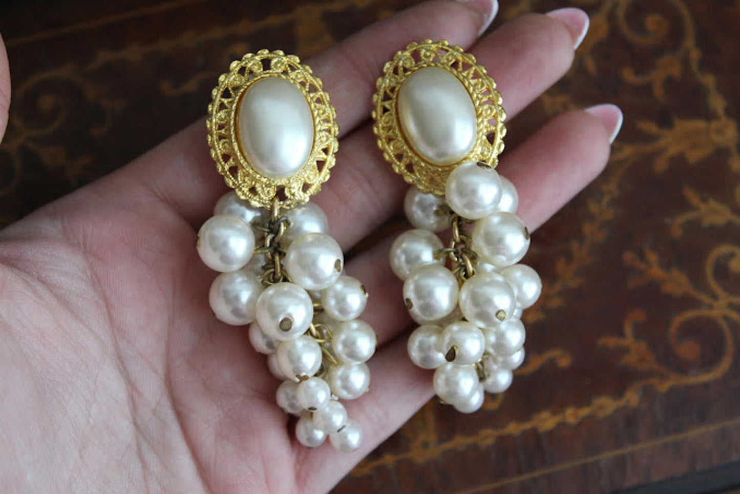 Vintage Big Faux Pearl Dangle Cluster Clip On Earrings