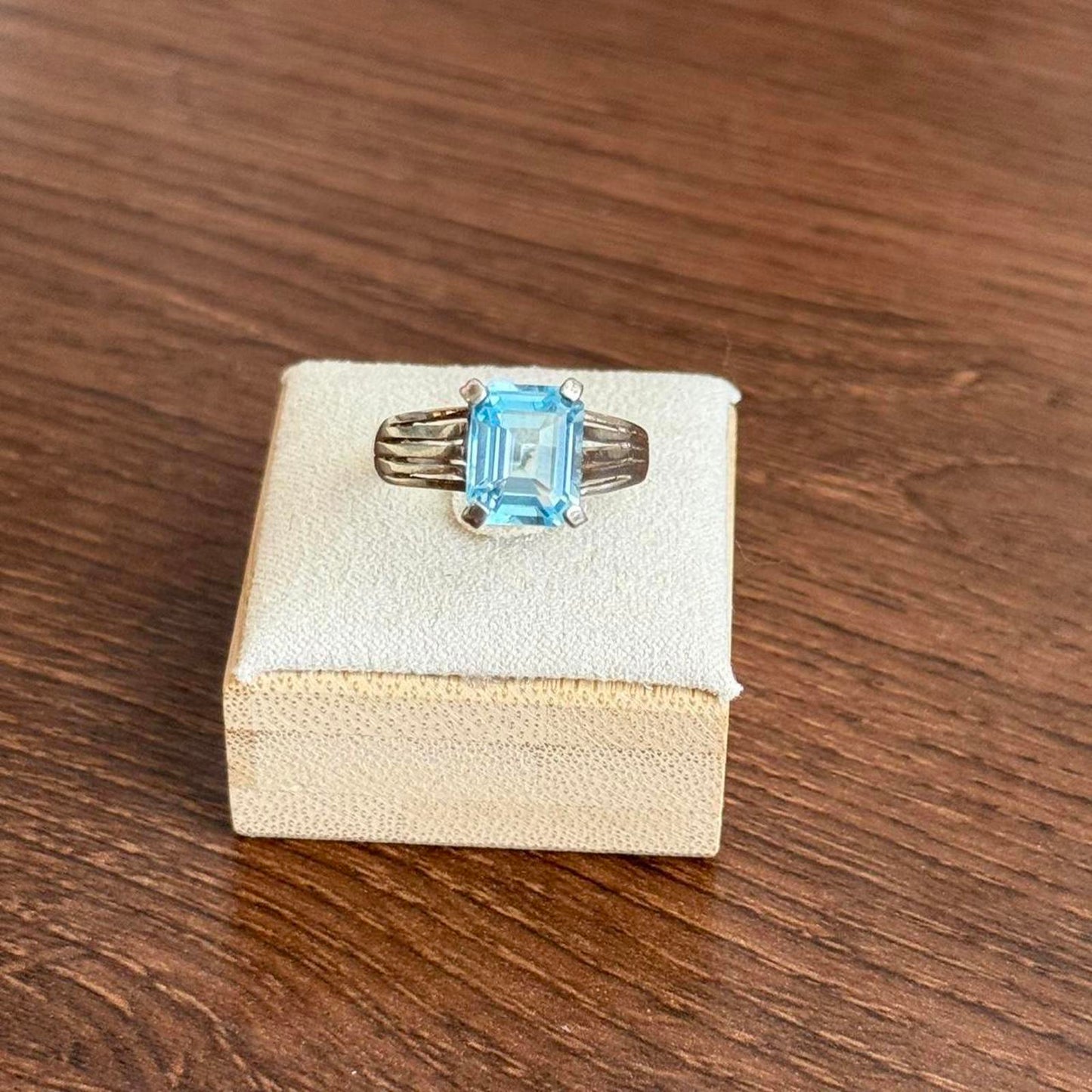 Sterling silver blue topaz ring