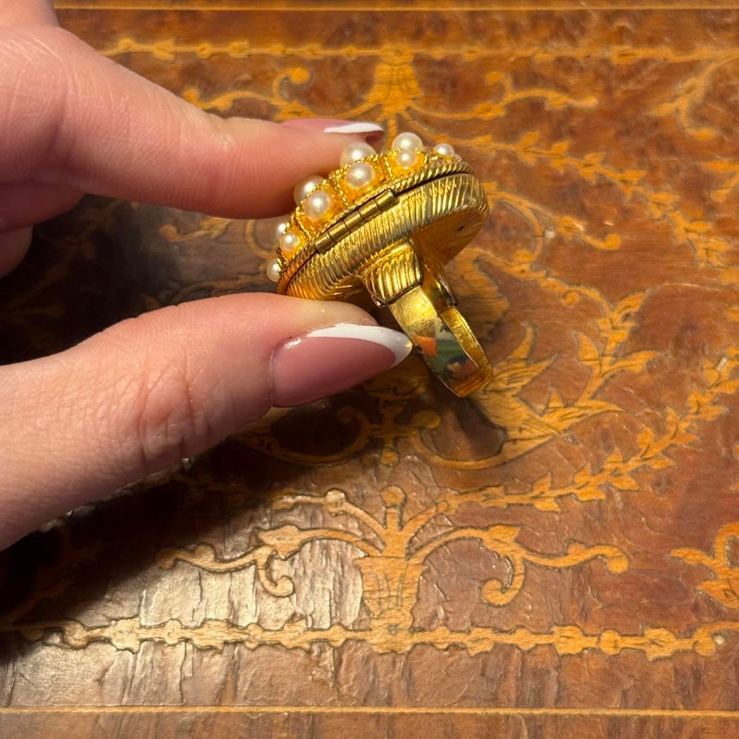 Vintage Avon faux pearls Poison perfume adjustable ring