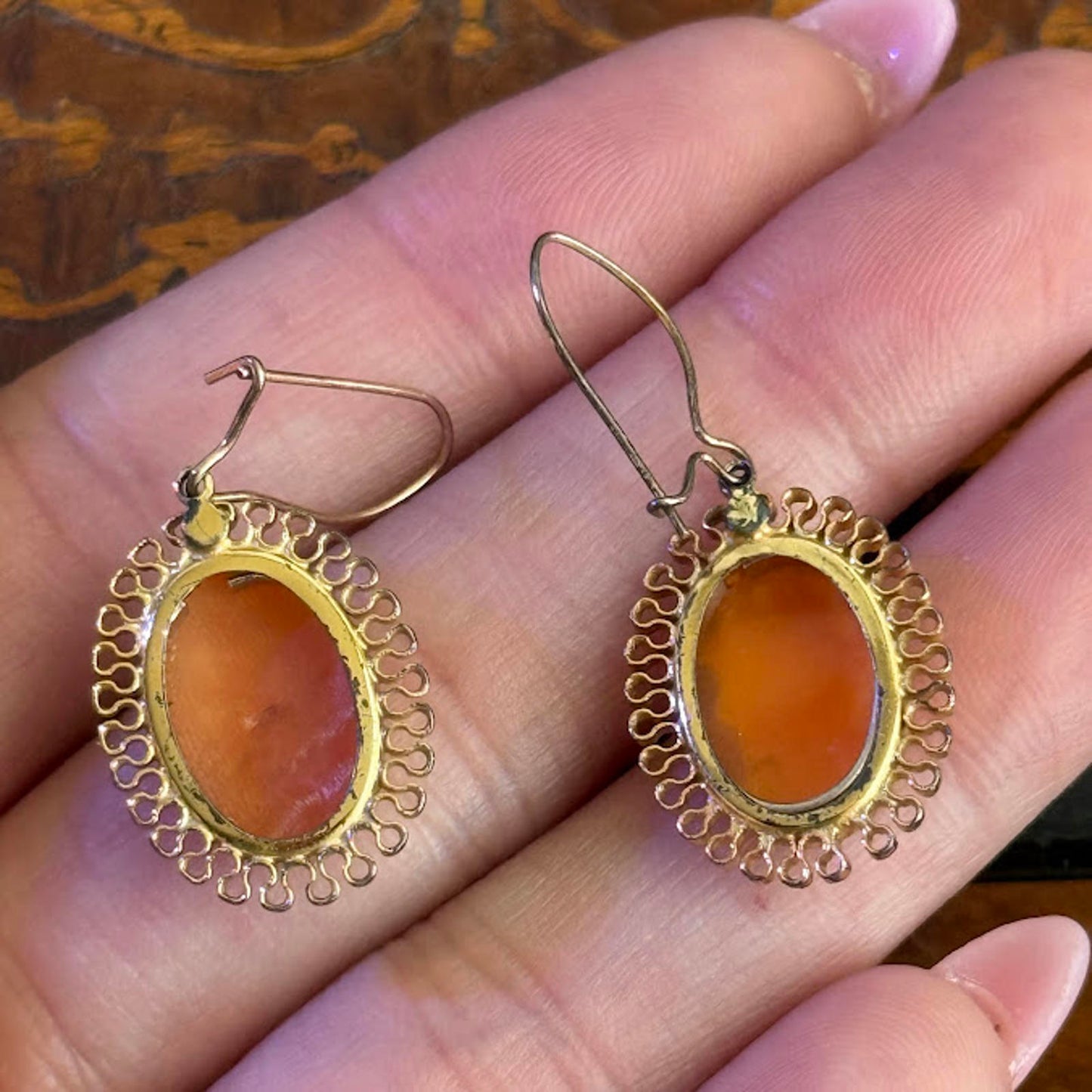 Vintage Gold Tone Shell Cameo earrings