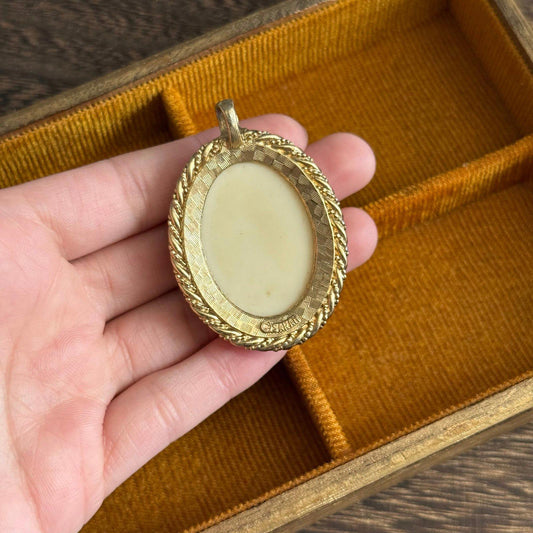 Vintage Style Sarah faux Cameo Pendant