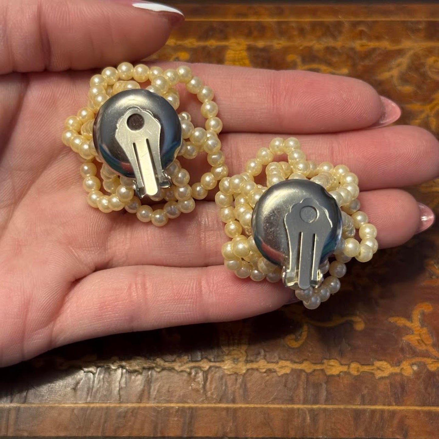 Vintage faux cream pearls flower pearl clip on earrings