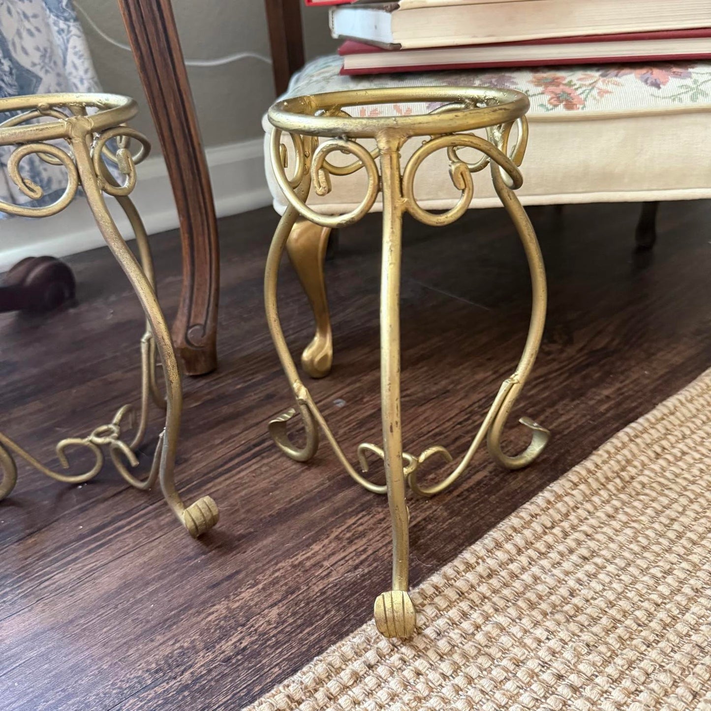 Vintage Gold Spiral Metal Stand