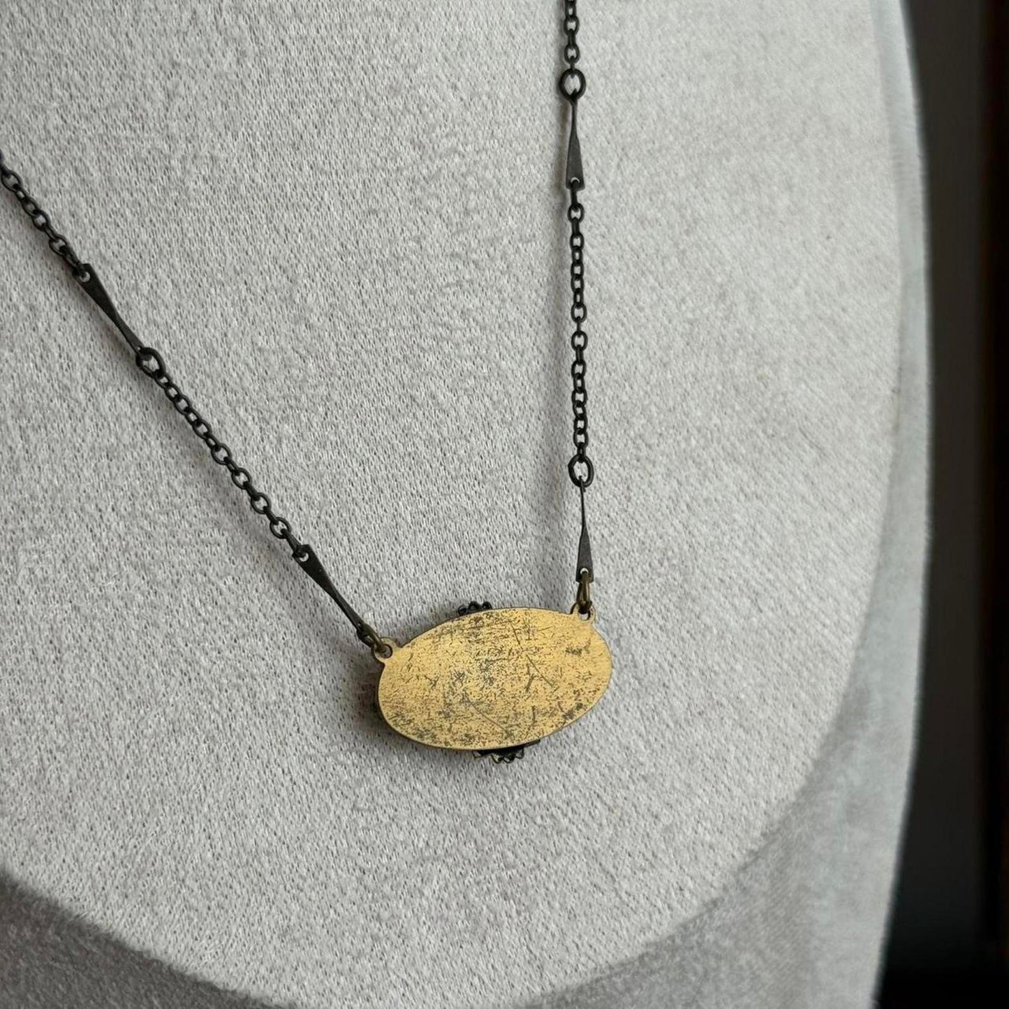 Vintage Art Deco copper tone Shell pendant necklace