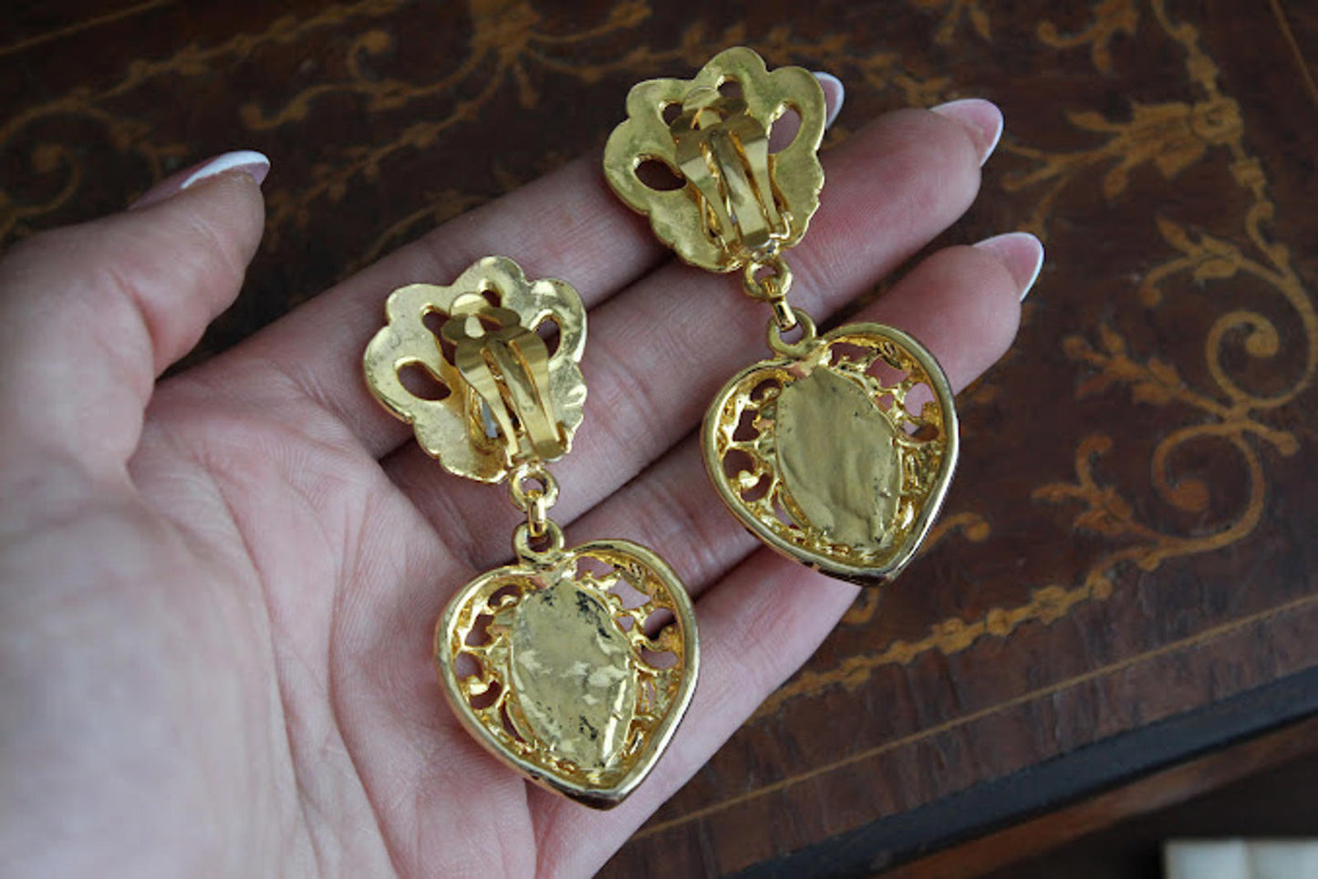 Vintage Ornate Green & Faux Pearl Gold Tone Clip on Earrings