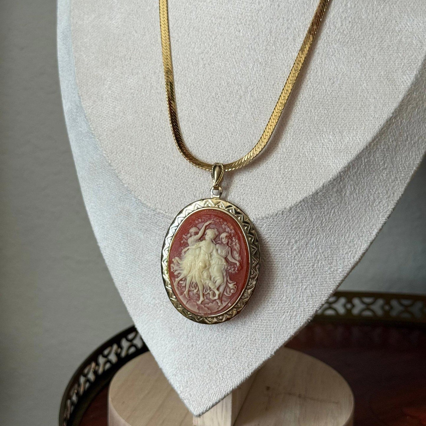 Vintage cameo three muses gold tone necklace