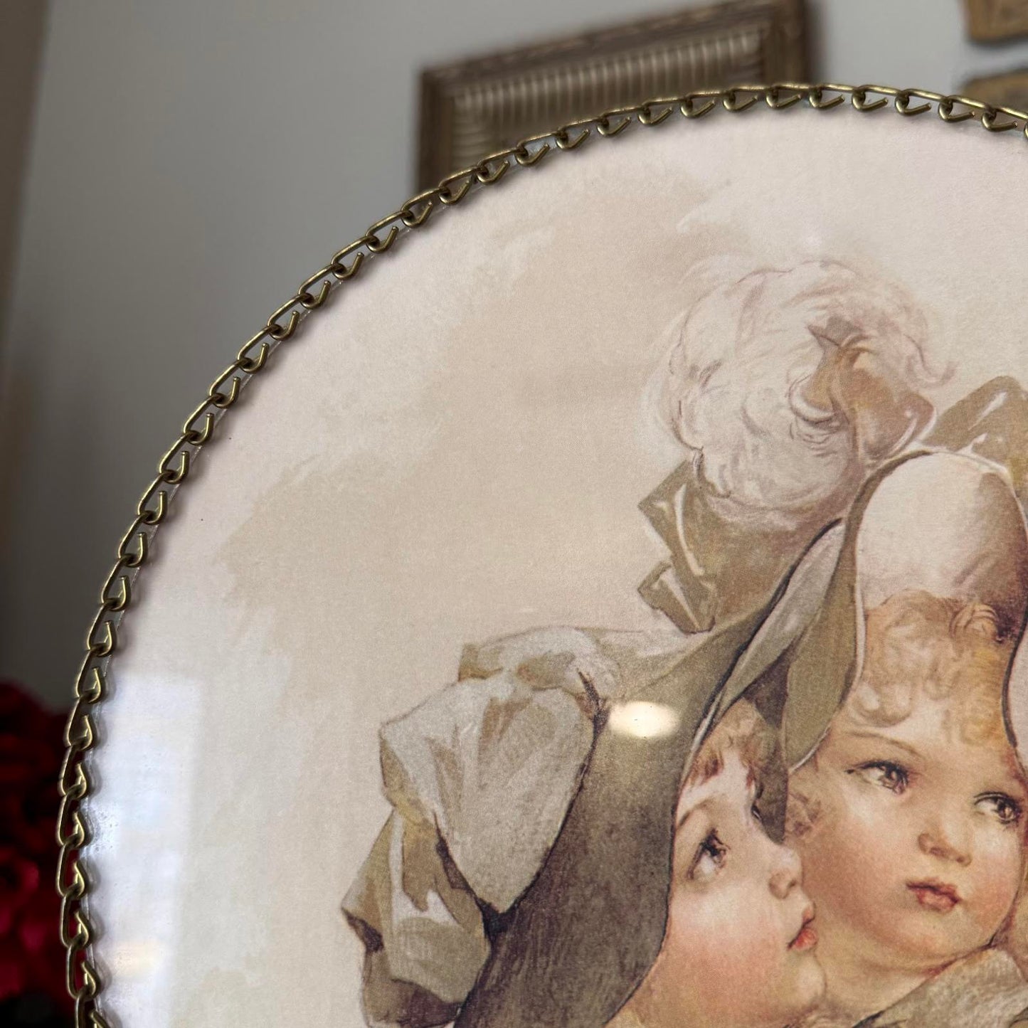 Vintage Circle Chain Frame with Print