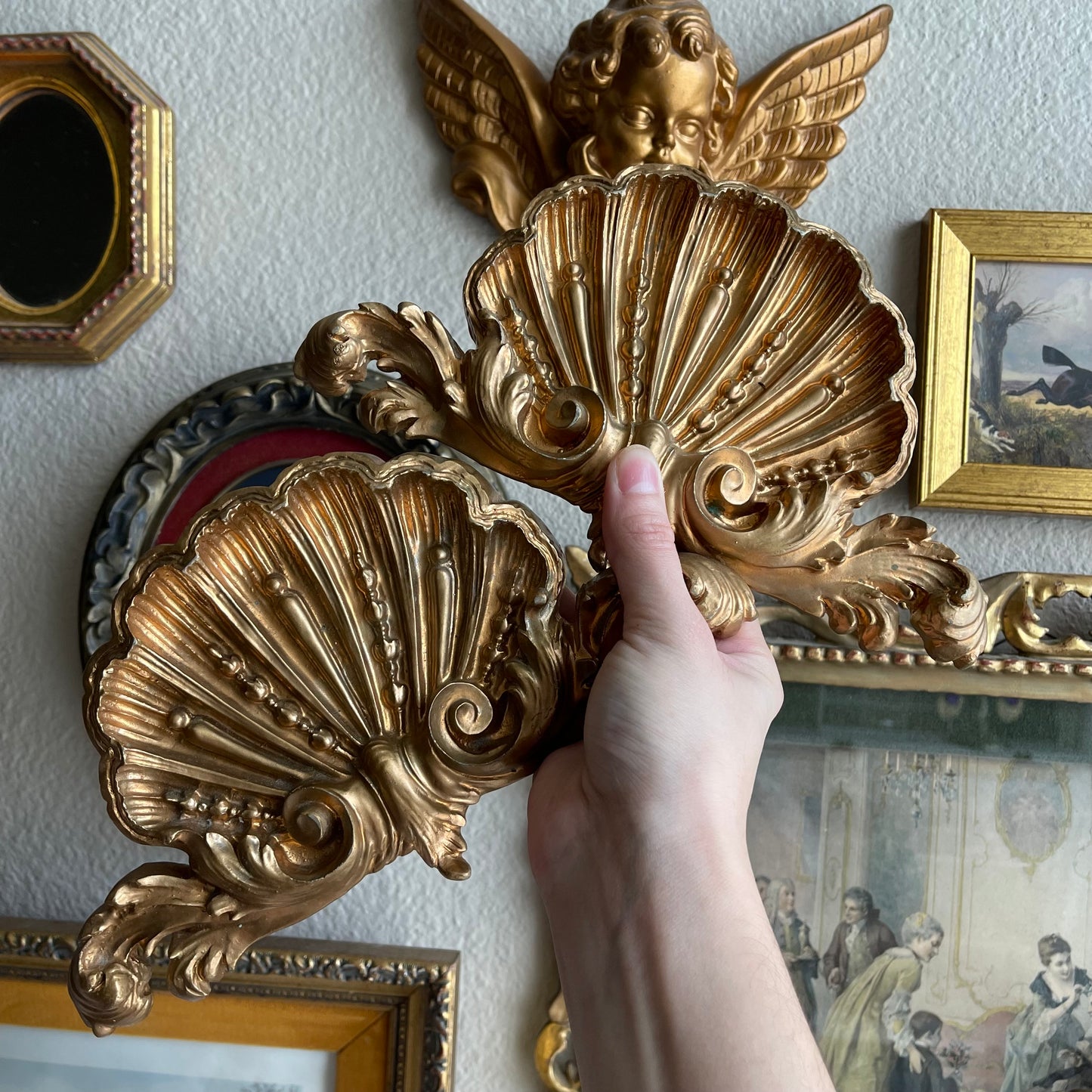 Vintage Resin Clam wall plaque set of 2