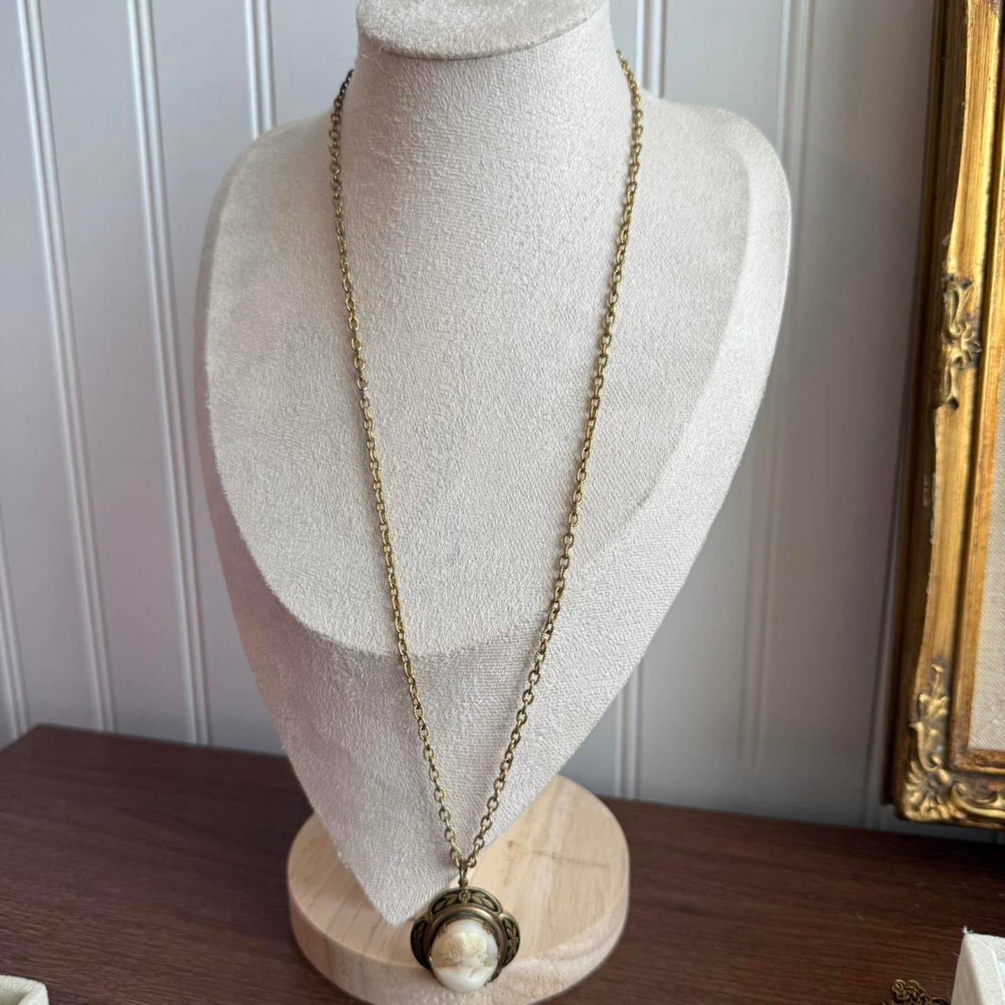 Vintage Shell Gold tone cameo necklace