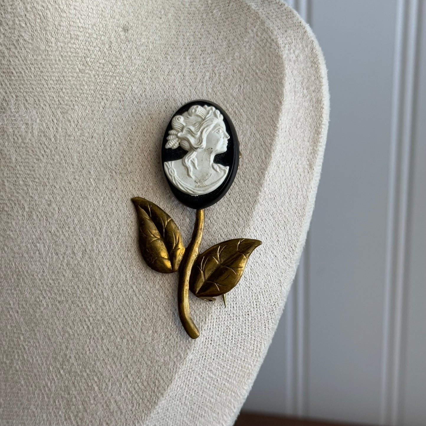 Vintage Cameo Flower Brooch