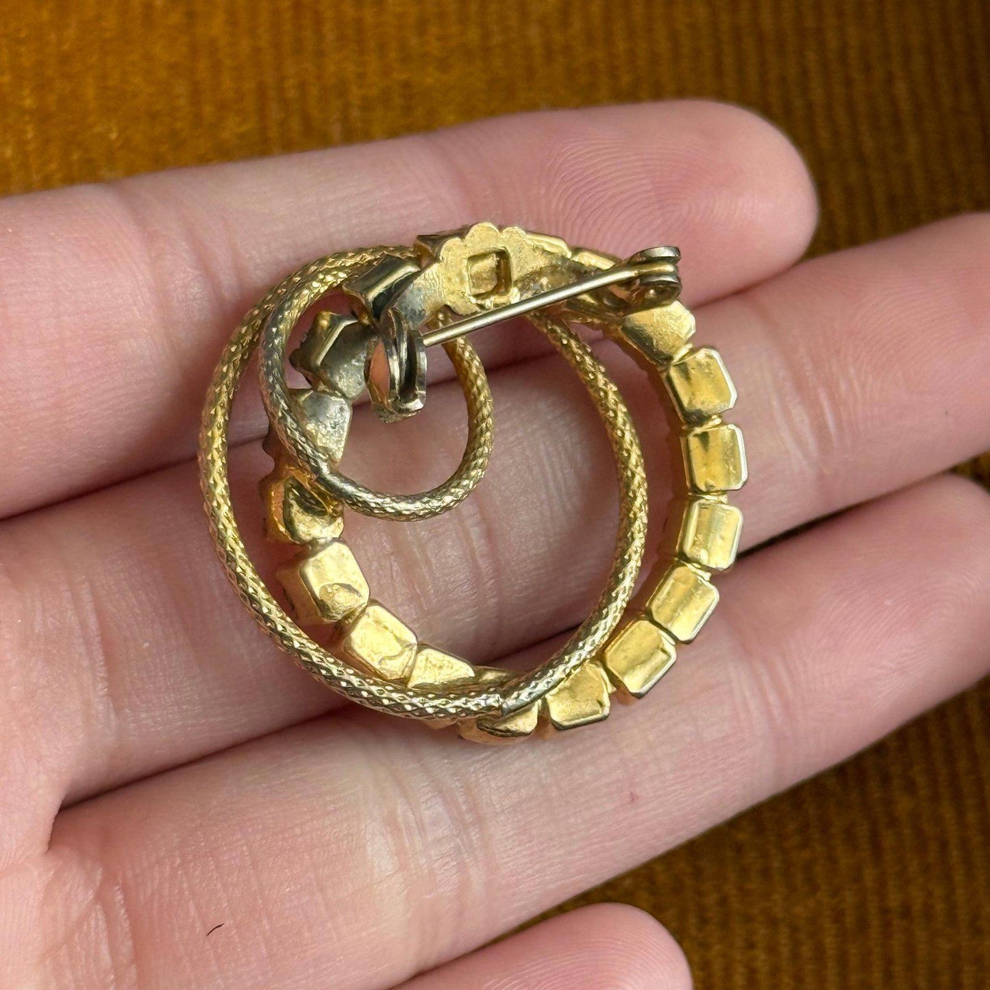 Gold-tone rope-textured double circle design brooch