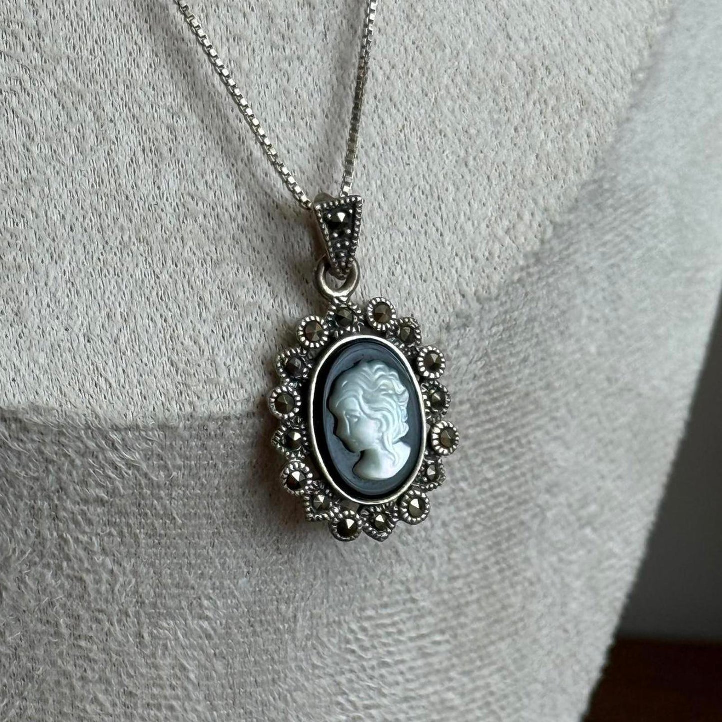 Vintage Mother of Pearl 925 Silver cameo necklace