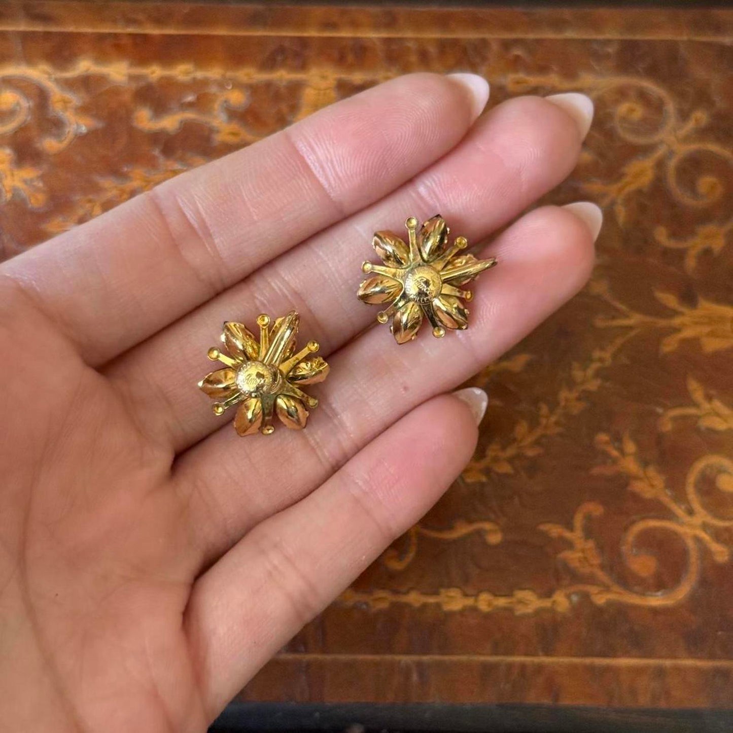 Vintage Amco crystal Pink Screwback earrings