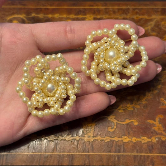 Vintage faux cream pearls flower pearl clip on earrings