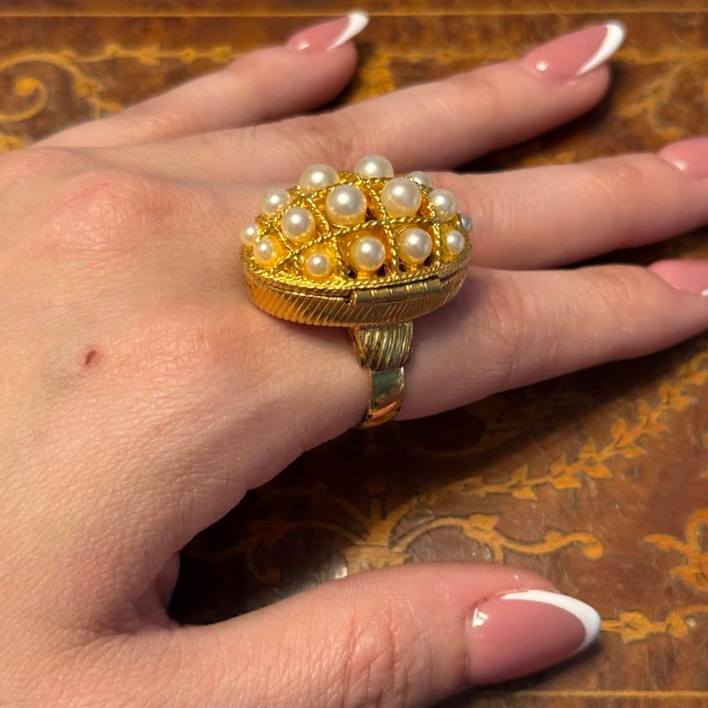 Vintage Avon faux pearls Poison perfume adjustable ring