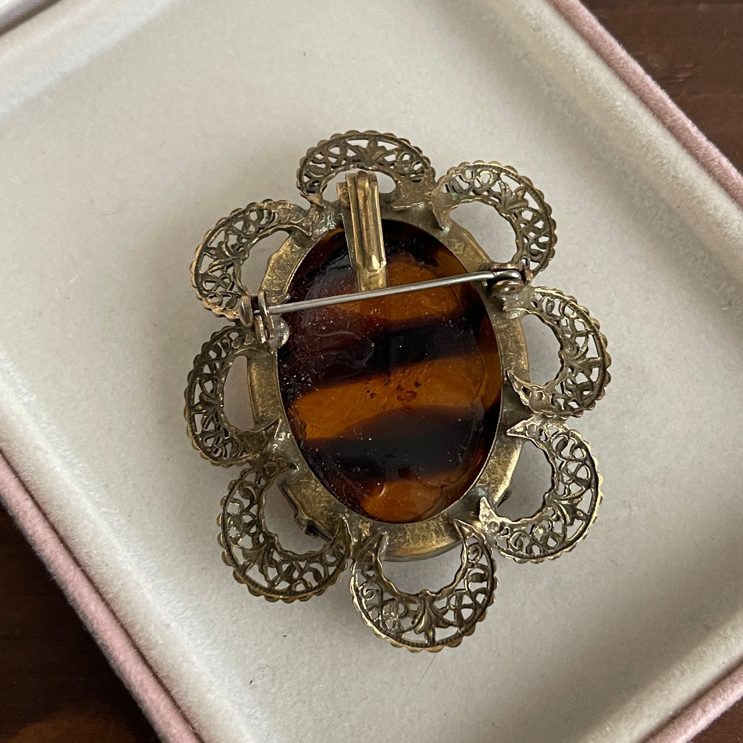 Vintage glass cameo pendant brooch