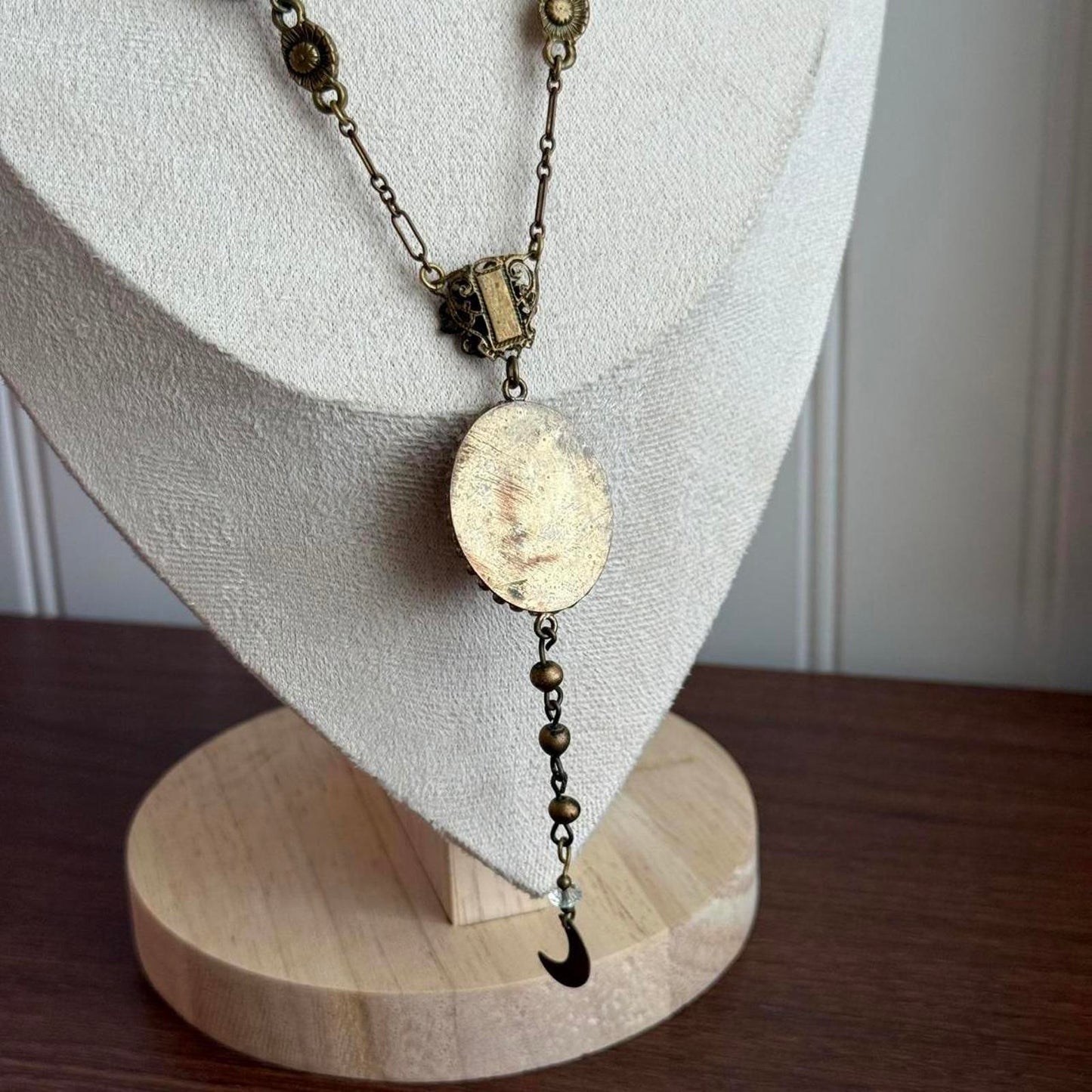 Vintage Art Deco filigree detailed necklace