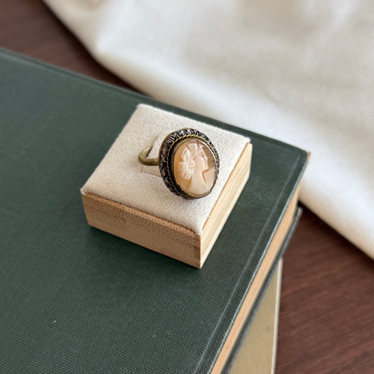 Vintage Shell Cameo Ring