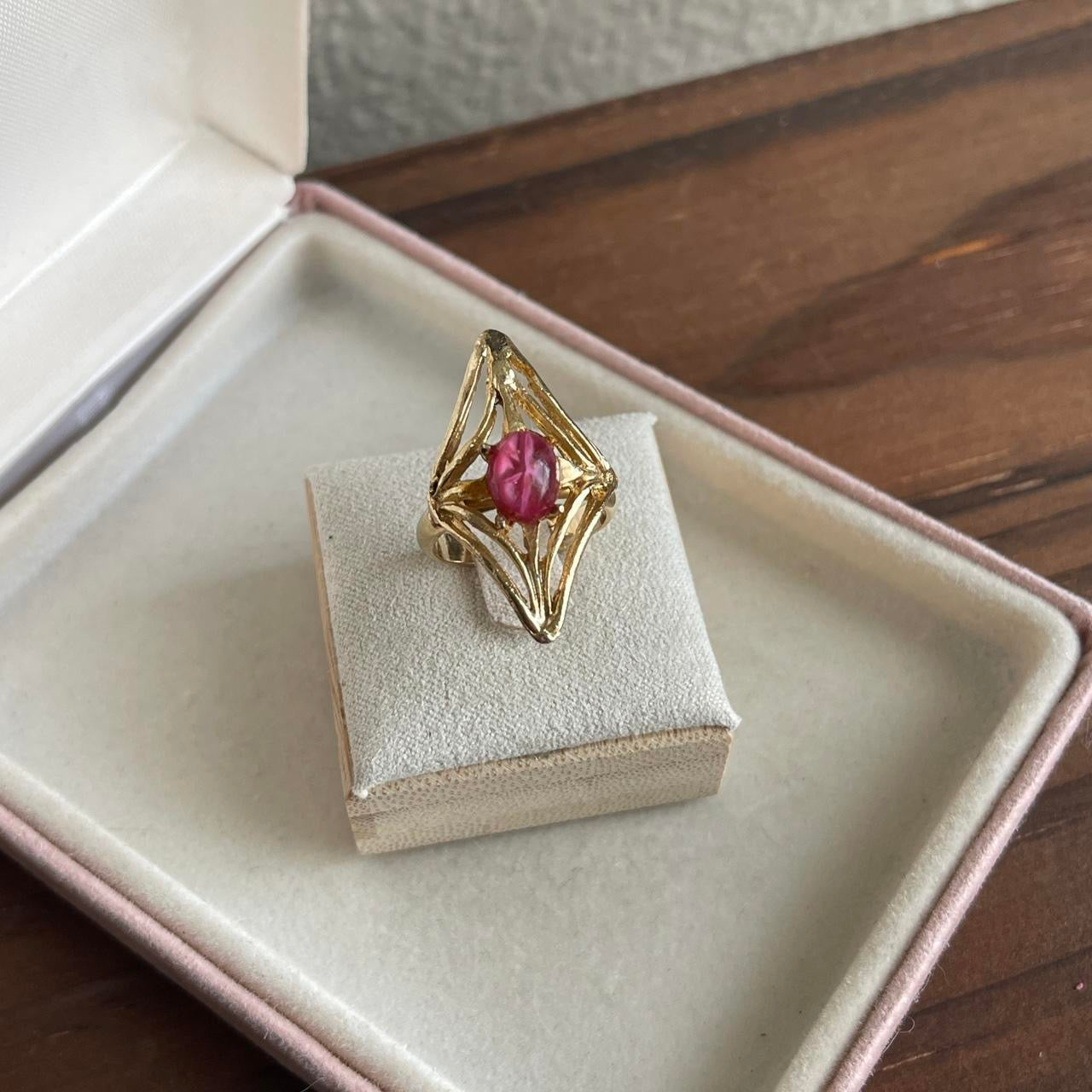 Vintage Gold tone pink glass stone ring