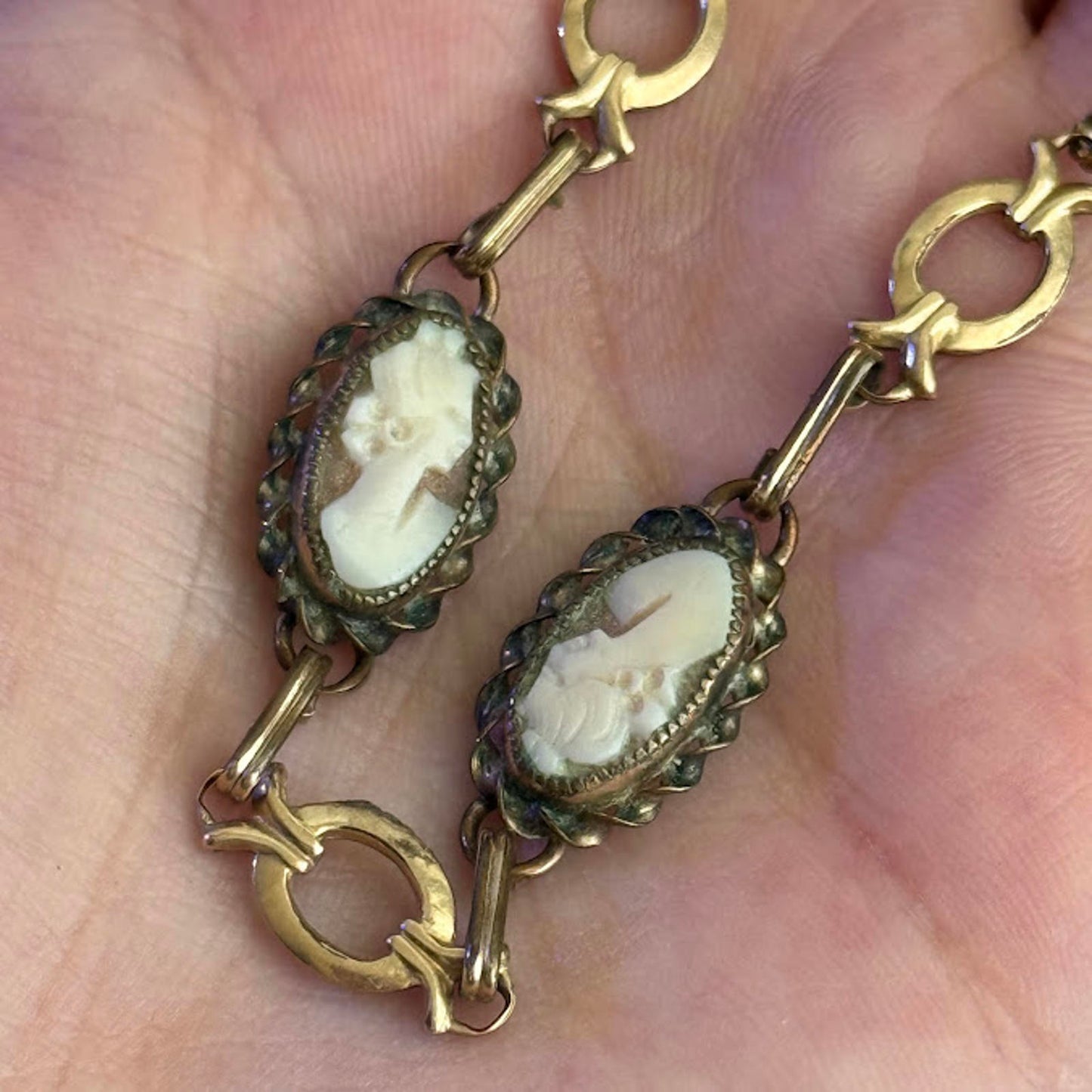 Vintage Cameo Bracelet  12KGE Gold Filled Carved Shell Bracelet